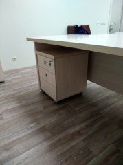 Офисный стол с тумбой